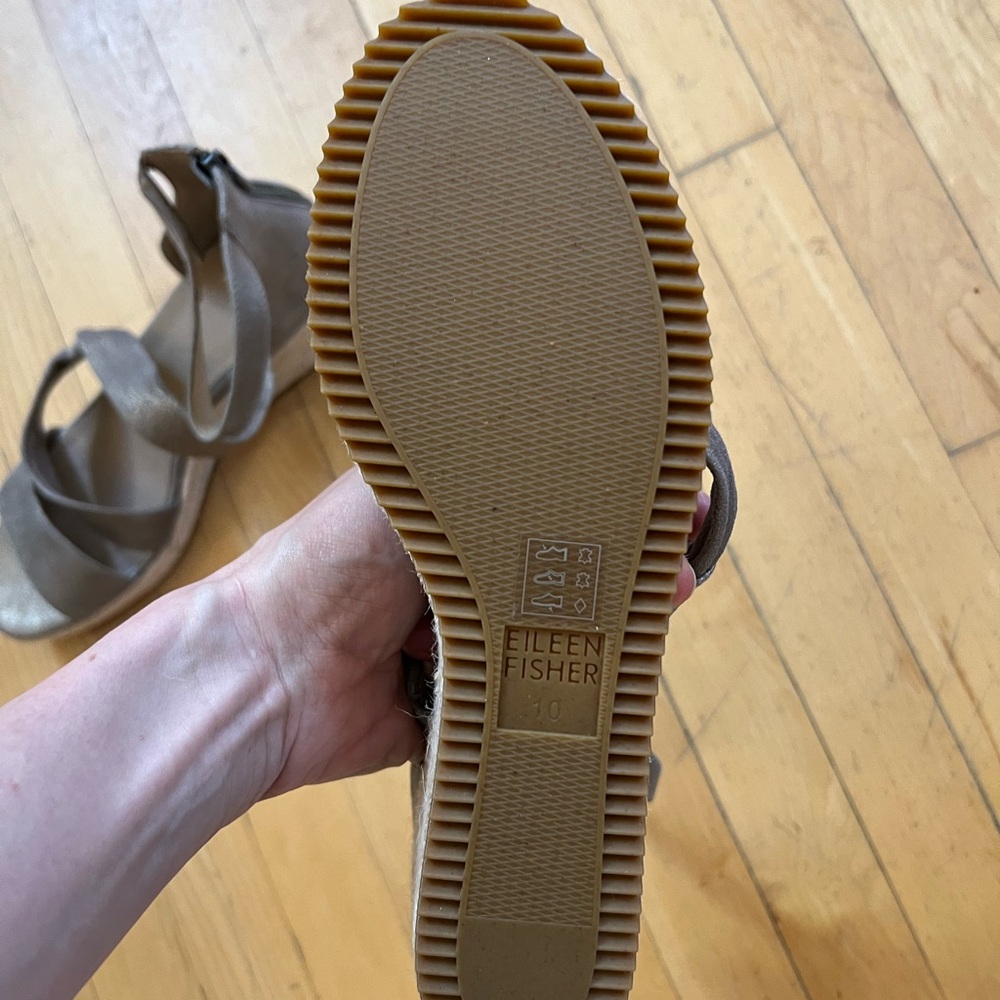 NWT Eileen Fisher Metallic Wedge Sandals - Picture 3 of 5